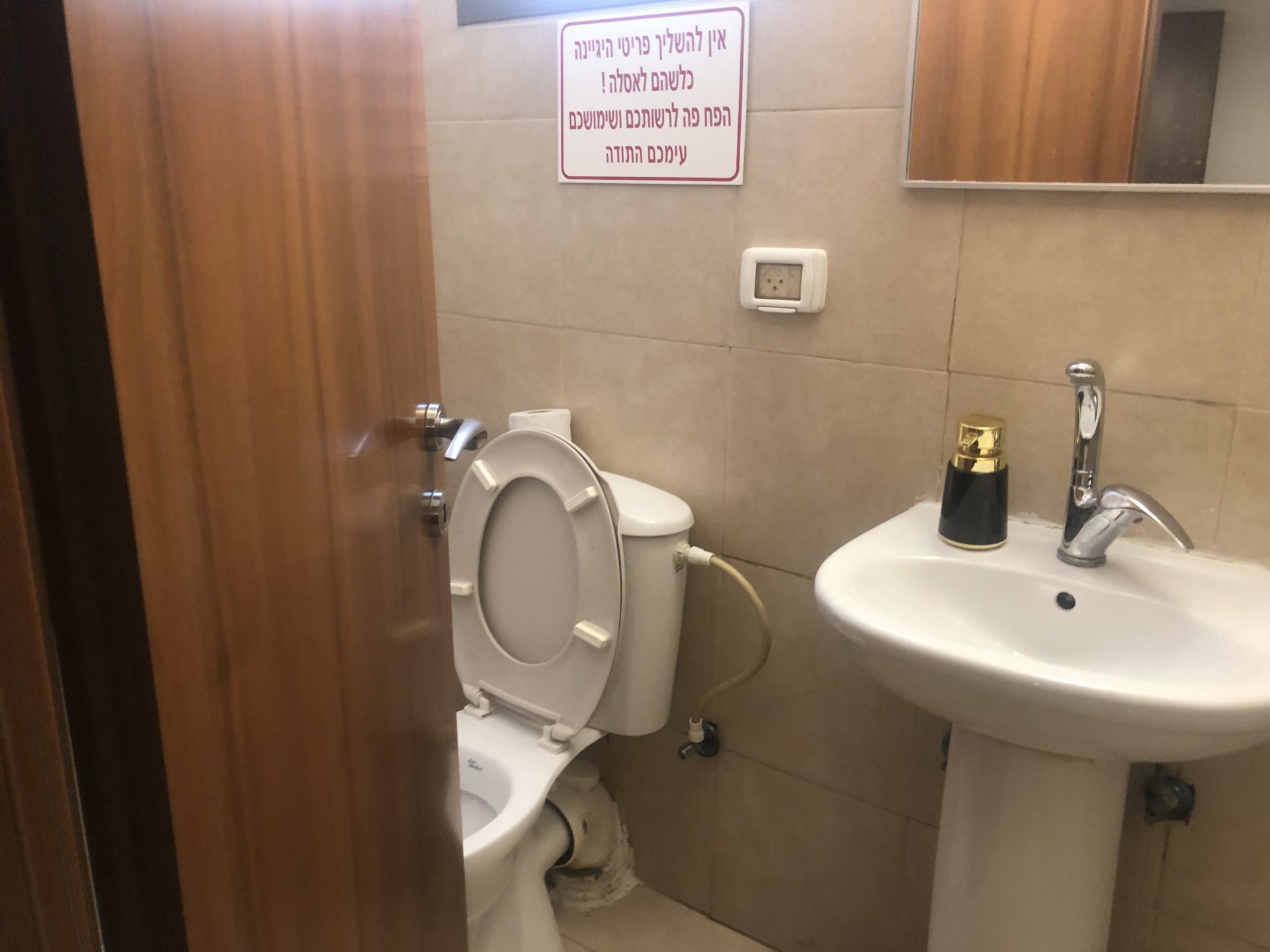 מלונית רויאל בתל אביב, בוגרשוב