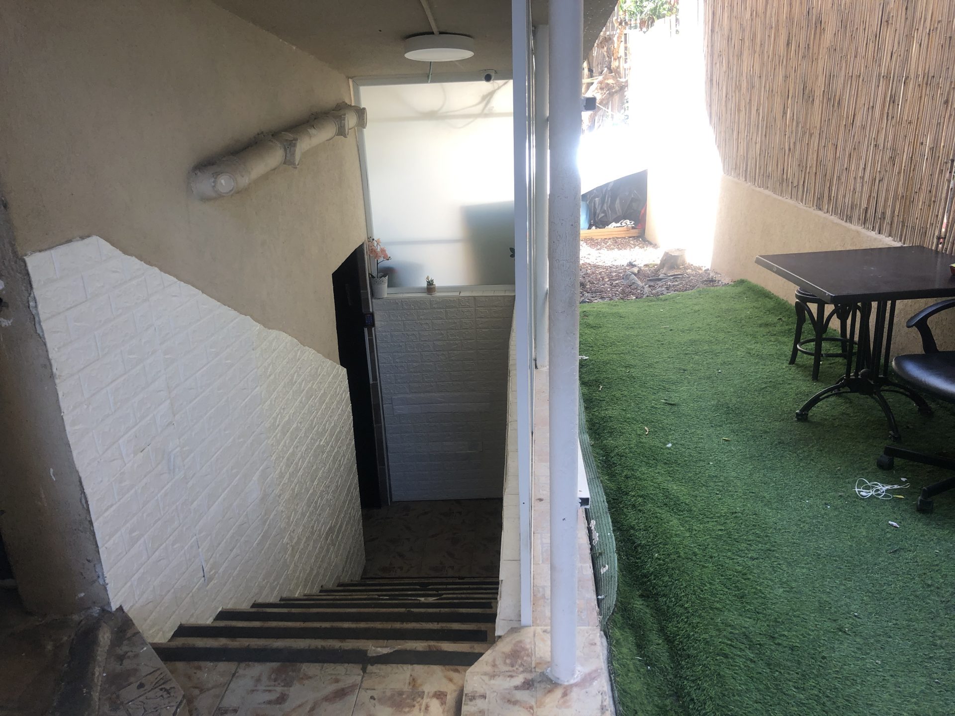 מלונית רויאל בתל אביב, בוגרשוב