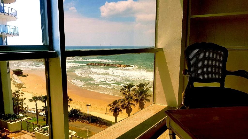 סייסטה מול הים